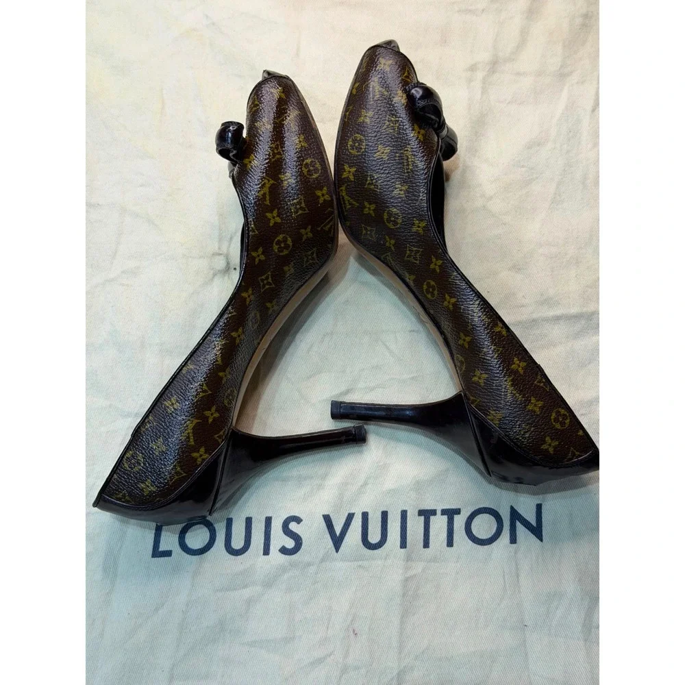 Louis Vuitton Monogram Canvas Peep Toe Bow Pumps Brown Patent Leather Heels 36